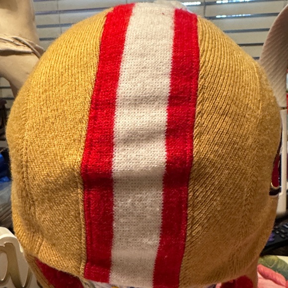 NFL 49ers Red Furry Hat - Picture 3 of 14